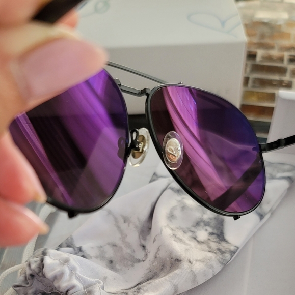 DIFF sunglasses-Like new, very gently used Comes with orig pouch, case and box. - Picture 3 of 4